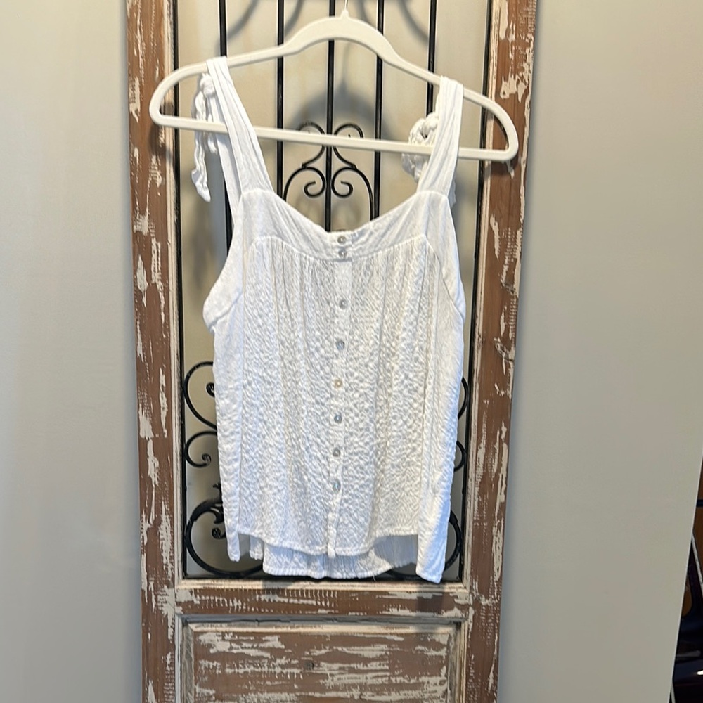 Jane and Delancey White Sleeveless Buttoned Tank Top